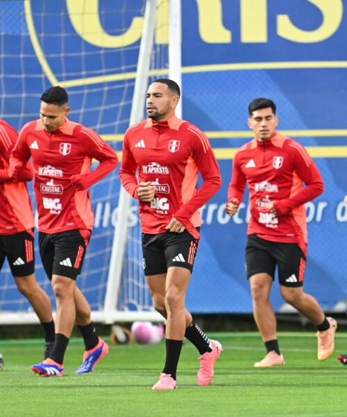 Selección peruana viaja hoy para enfrentar a Brasil este martes