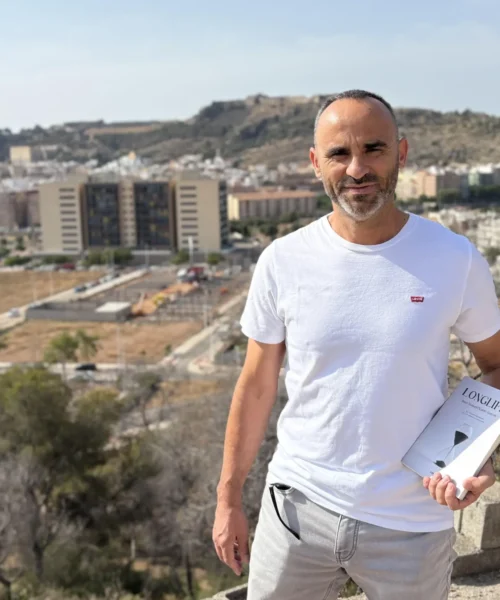 Juan Manuel Pizarro Alarcón debuta con una novela de ciencia ficción que invita a pensar en el mañana