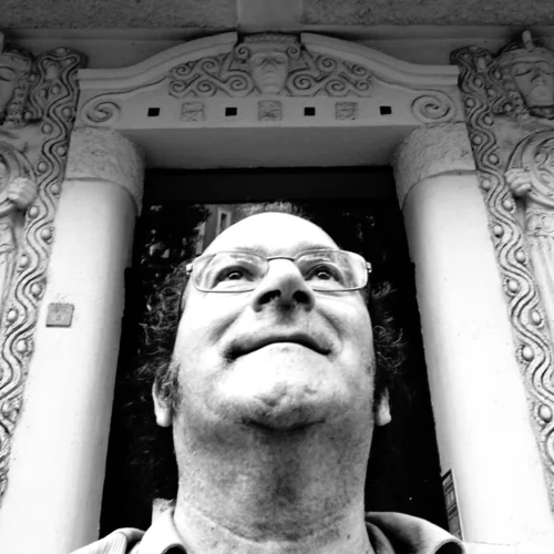 Josep Lacomba Bázquez ilumina Praga con su nueva travesía lírica y visual