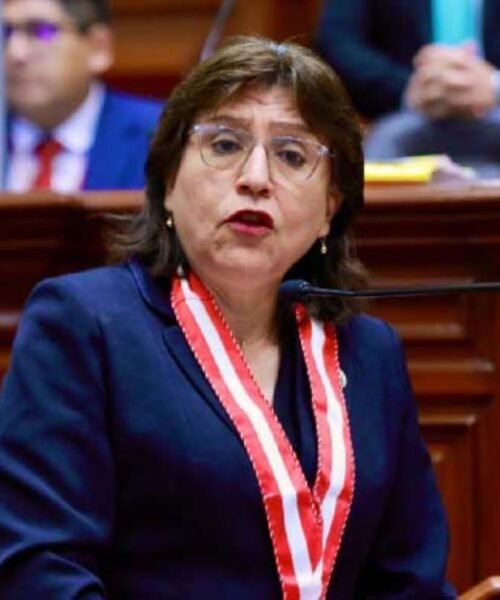DELIA ESPINOZA desacata resolución de la JNJ y usurpa el cargo de Fiscal de la Nación
