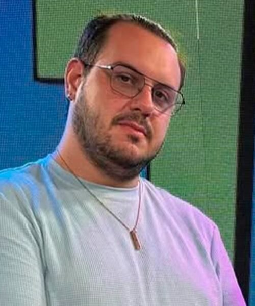 Youtuber “Furrey” sale de UCI y muestra signos de recuperación, pero aún enfrenta operaciones