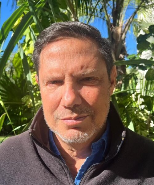 Diego A. Covarrubias explora el humor, la locura y la fragilidad humana en su nueva obra literaria