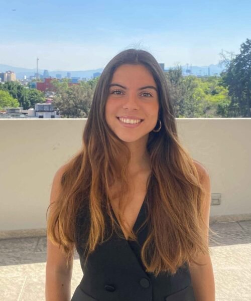 Marta Delgado Hernán debuta con una historia intensa sobre amor, secretos y redención