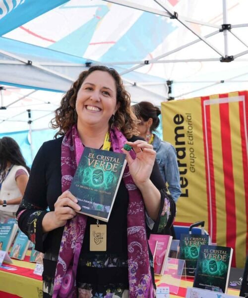 GISELA FERRÓN PALOMO CONSOLIDA SU CARRERA EN LA FANTASÍA TRAS LA NOMINACIÓN DE ‘EL CRISTAL VERDE’ A LOS PREMIOS LETRAME