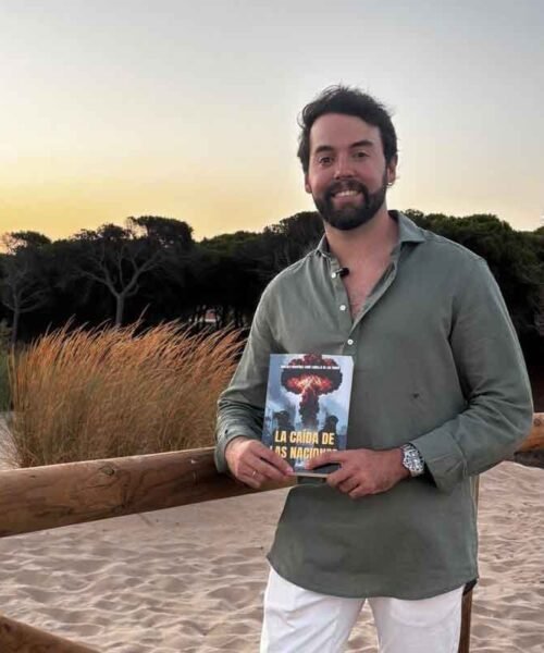 GONZALO MARTÍNEZ-BONÉ CABELLO DE LOS COBOS EXPONE LOS RIESGOS GEOPOLÍTICOS GLOBALES EN SU NOVELA ‘LA CAÍDA DE LAS NACIONES’