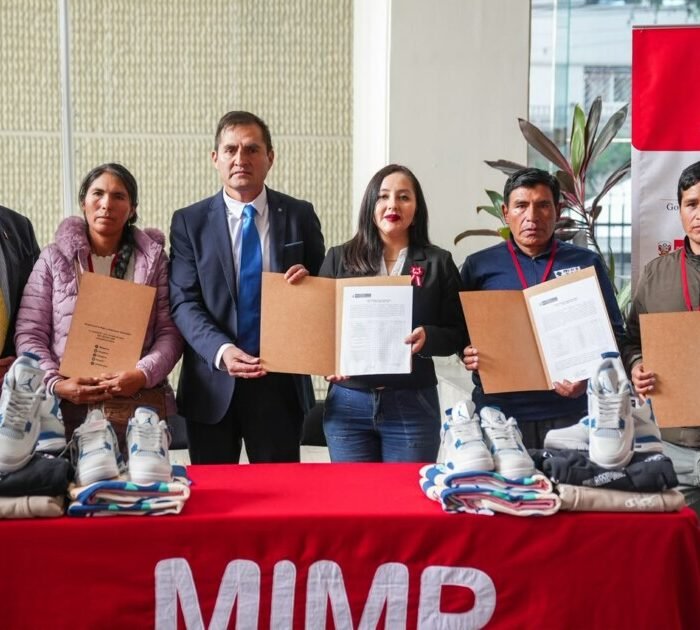 MIMP entrega bienes de apoyo social a 23 municipalidades de 12 regiones del país